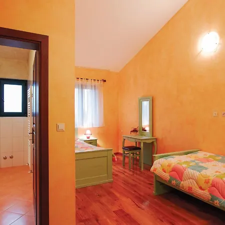 Dom wakacyjny In Golubovo With Kitchen