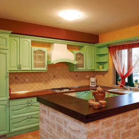 Tatil Evi In Golubovo With Kitchen Gajana
